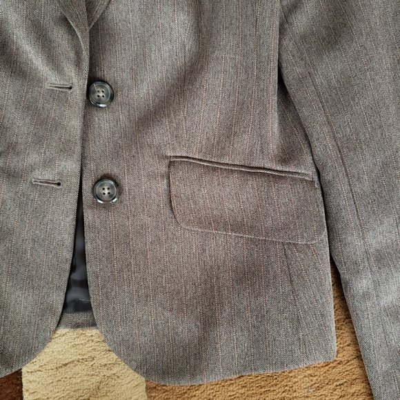 Classic Suzy Shier  Neutral Light Brown Fitted Pinstripe Blazer - Picture 6 of 11